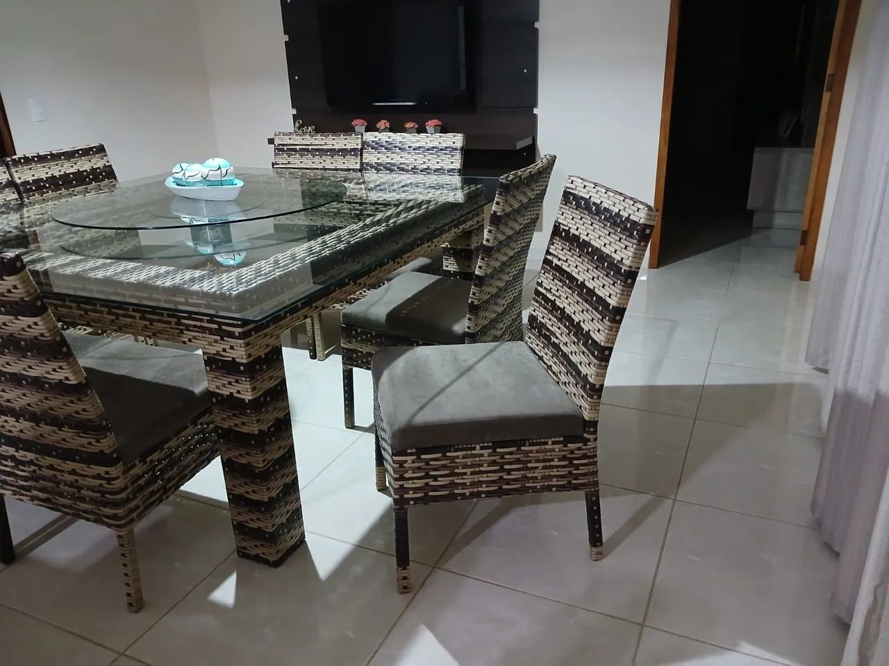 Mesa de jantar com cadeiras 