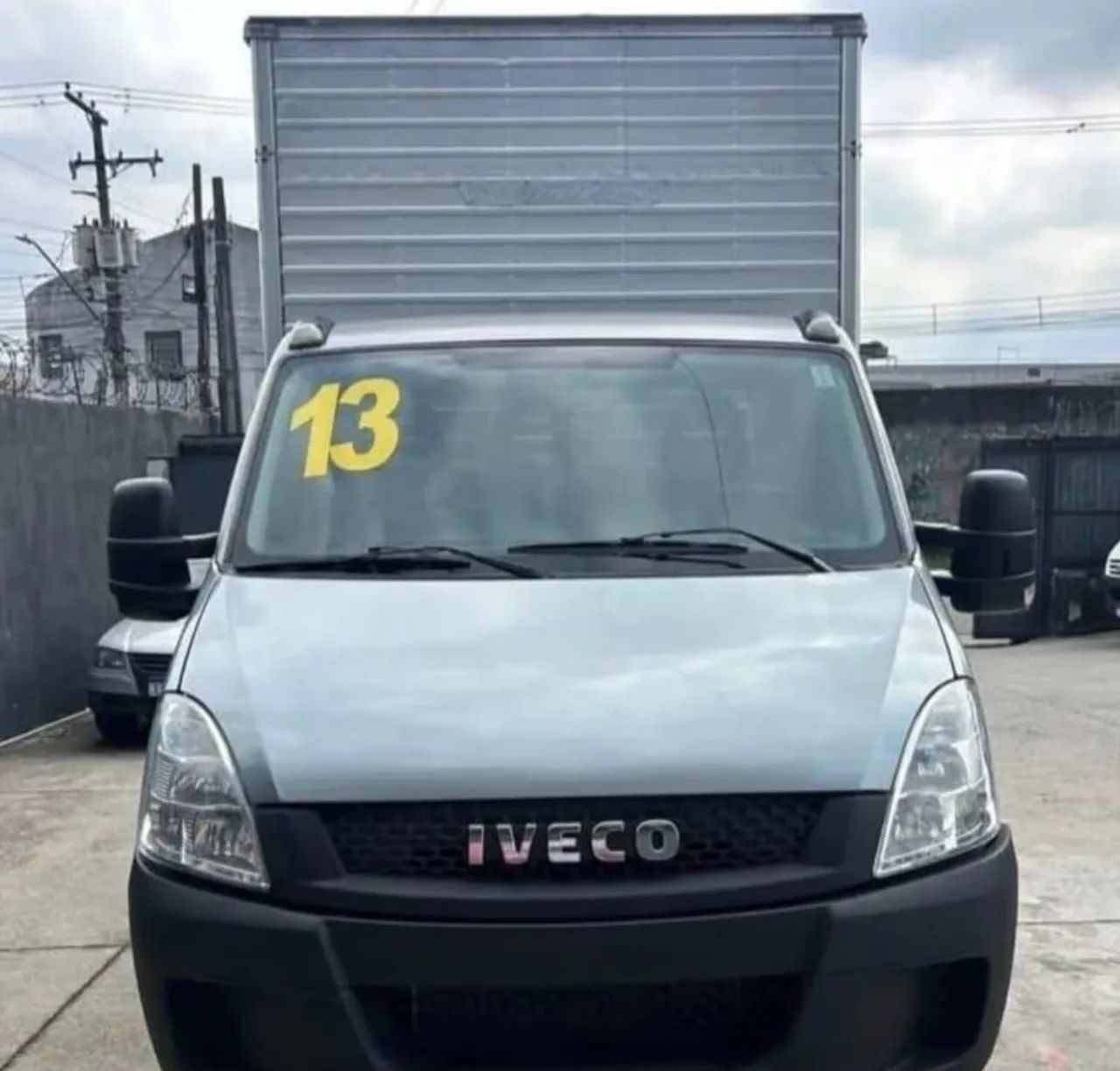 IVECO 35S14 BAÚ SECO ANO 2013 - Foto 2