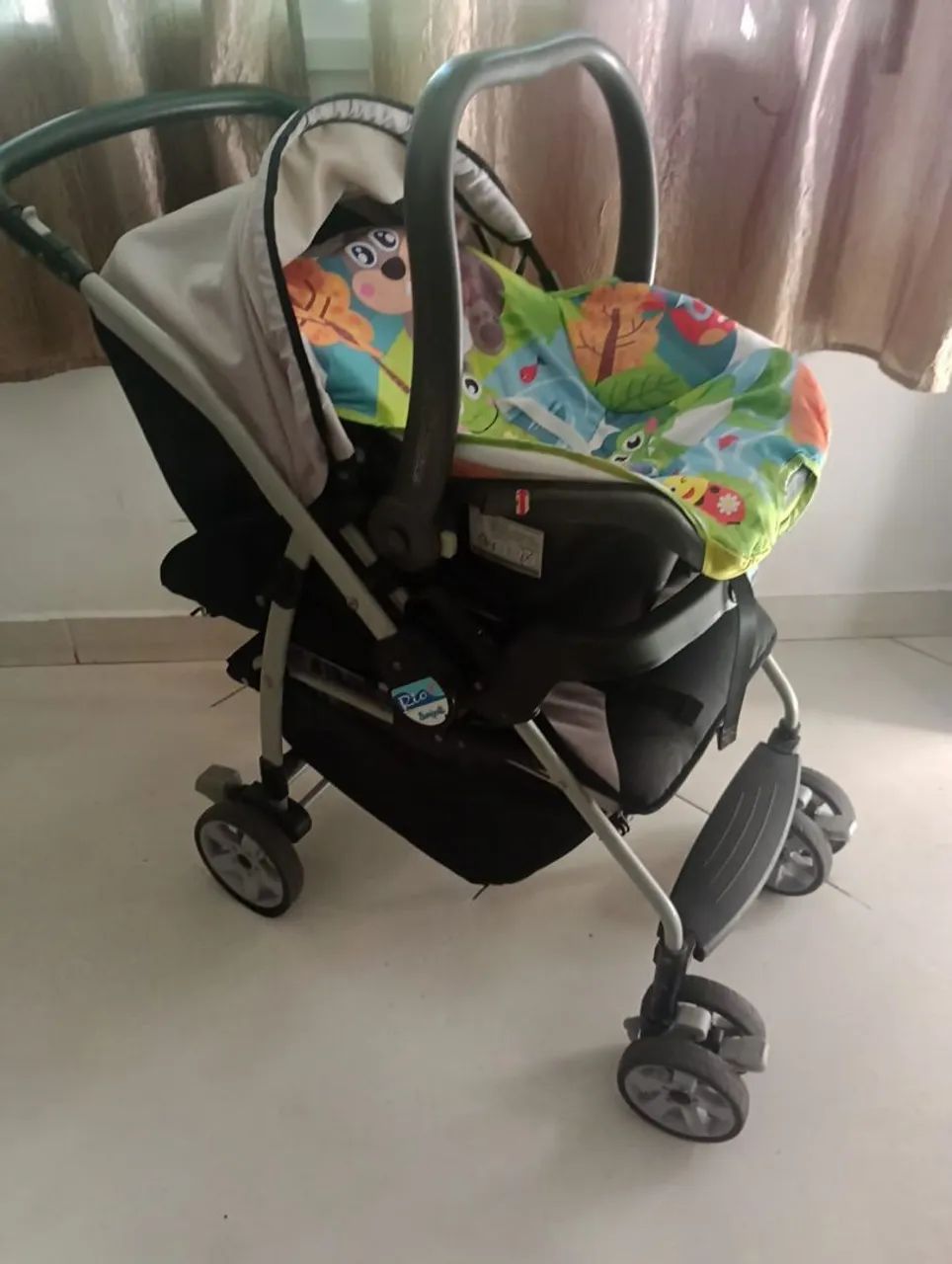 Carrinho de bebê + bebê conforto