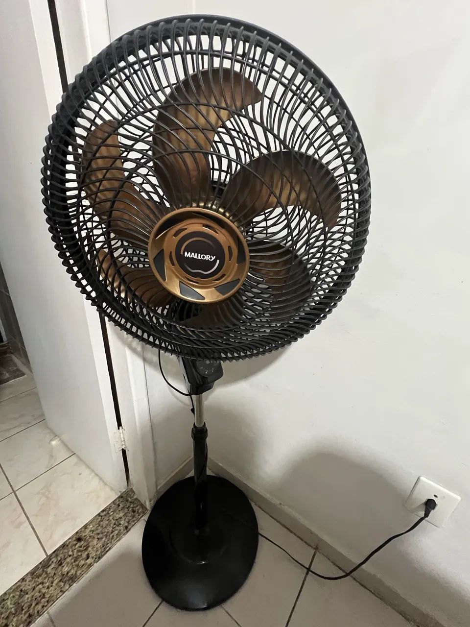 Ventilador de coluna com controle Malory