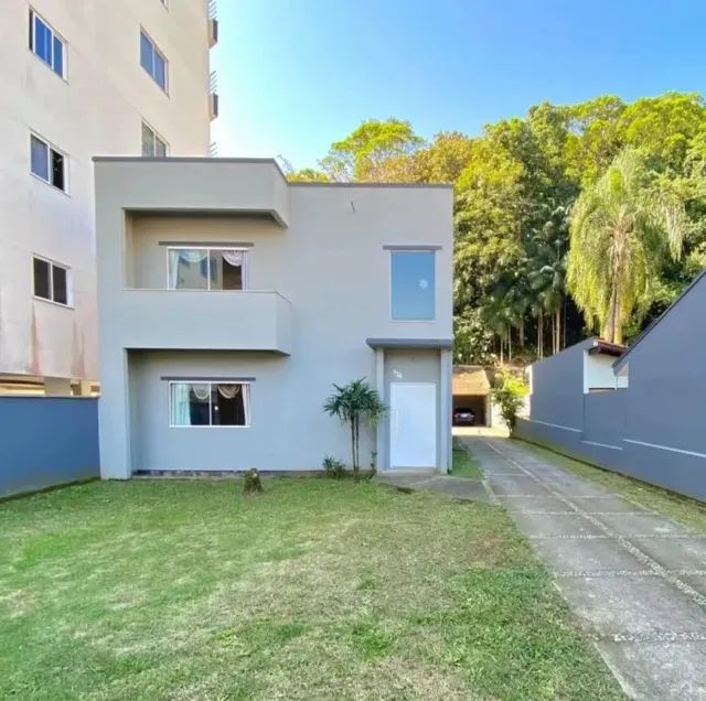 Casa no centro de Santo Amaro da Imperatriz