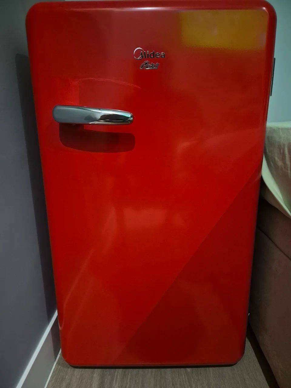 Frigobar Midea retro 