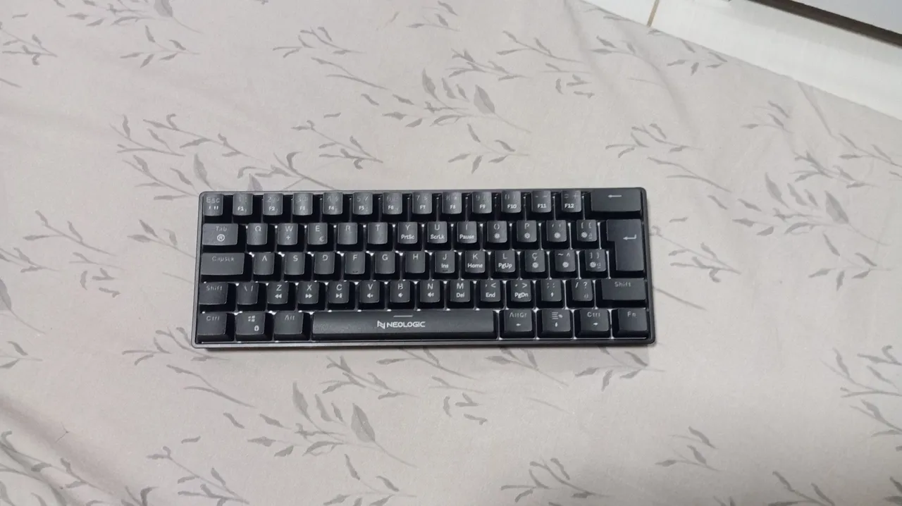 Teclado Mecânico Rgb C/fio Ajazz Nk61 Redswitch 61 Teclas Branco