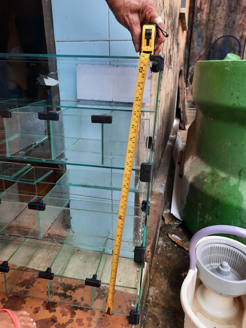 Vende- se 2 balcãos pequenos de vidro por 300,00 - Foto 5
