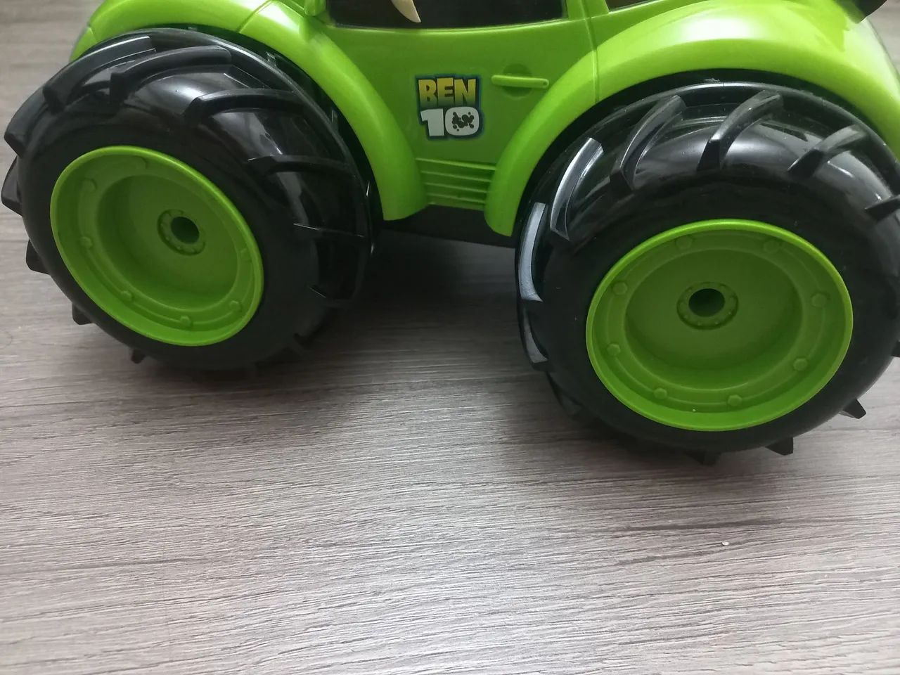 CARRO BRINQUEDO GRANDE LINDO!!! Medidas: 30P X 22L X 15A - Foto 3