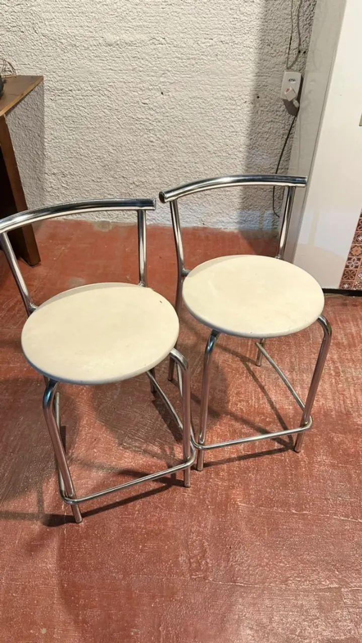 Par de Banquetas Brancas com Cromad (2 und)