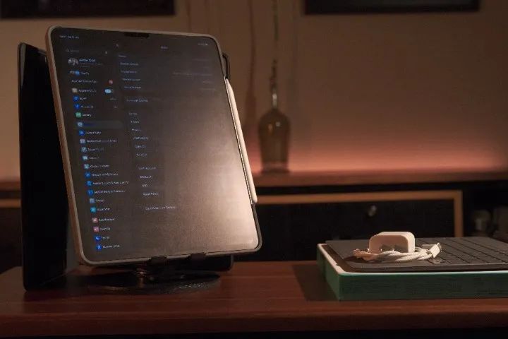 iPad Pro 12.9 6a geração 256 + acessórios - Foto 2