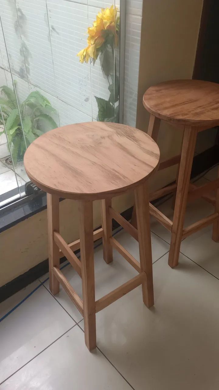 Banqueta de madeira 