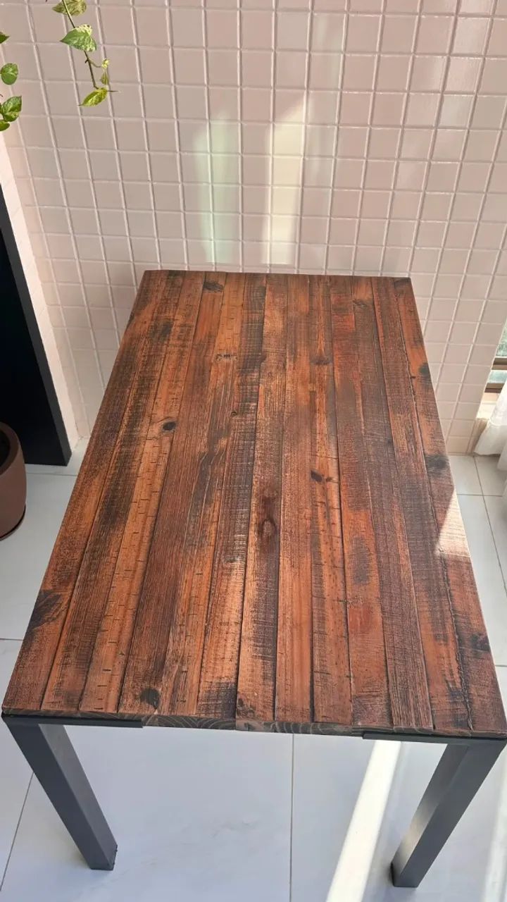 Mesa de madeira.