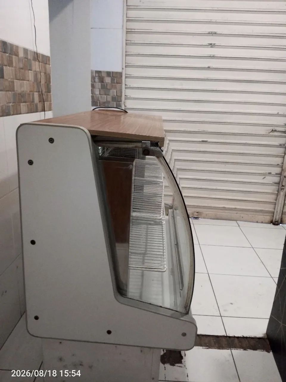 Vitrine refrigerada bem conservada/ funcionando perfeitamente  - Foto 4