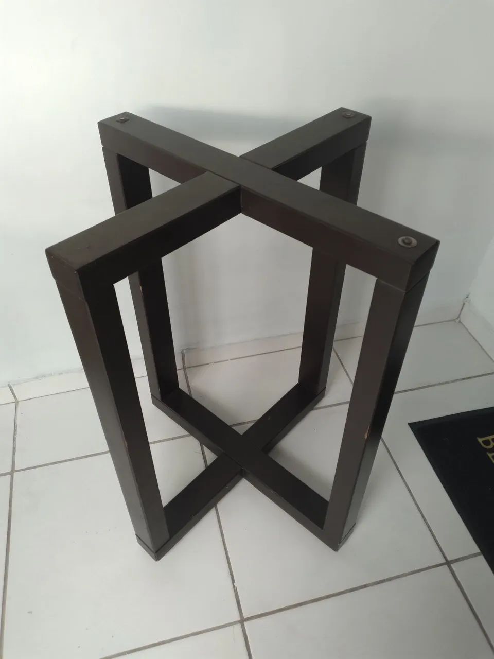 Base de madeira para mesa de vidro