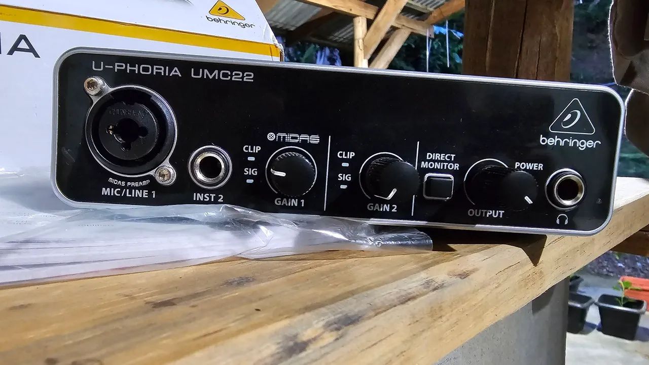 Interface de Áudio Behringer U-Phoria UMC22 - Foto 2
