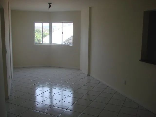 Ótimo apartamento com 2 quartos, garagem e elevador - Bairro: Dehon - Tubarão/SC - Foto 5