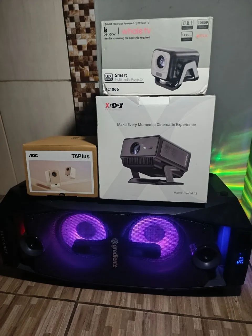 Vendo projetores e caixa JBL 