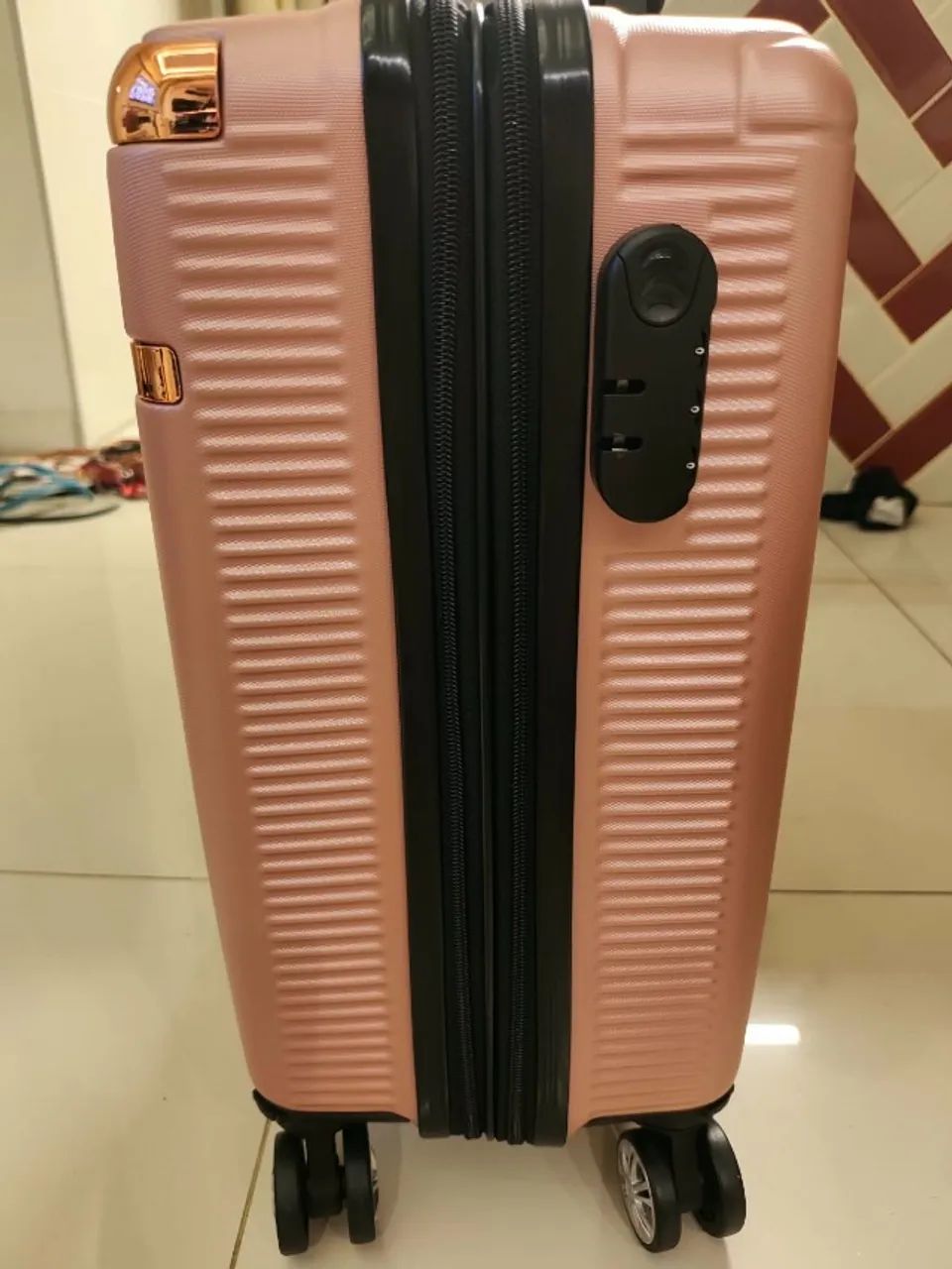 Mala de Bordo Abs, expansível e rodas 360º - R$ 180,00 - Foto 4