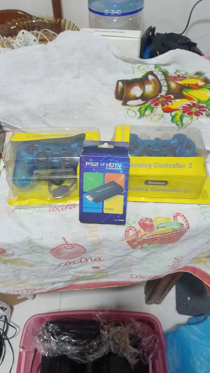 2 Controle de PS2 + um conversor de PS2 para HDMI