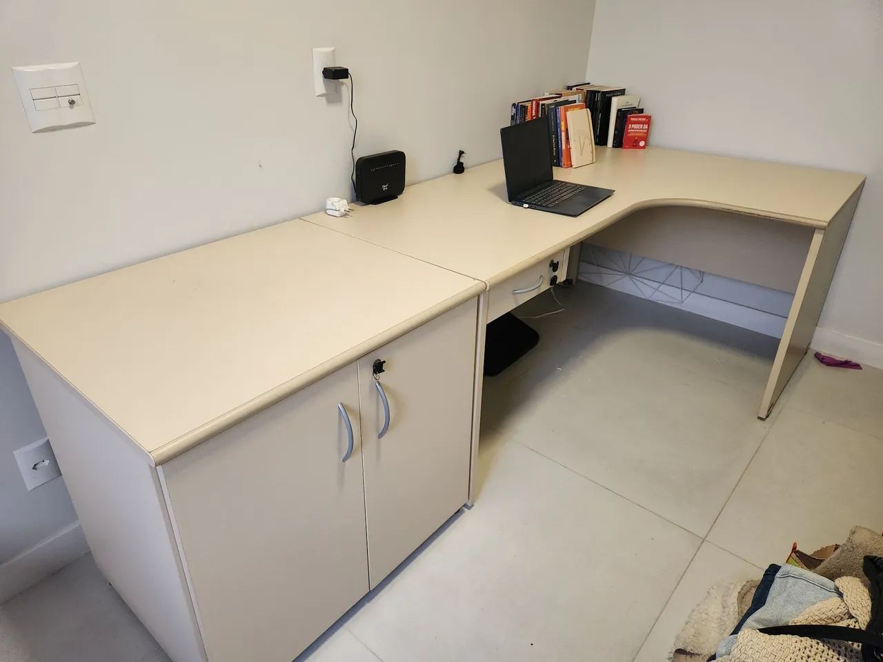 Conjunto Mesa Escritório + Armário  - Foto 2