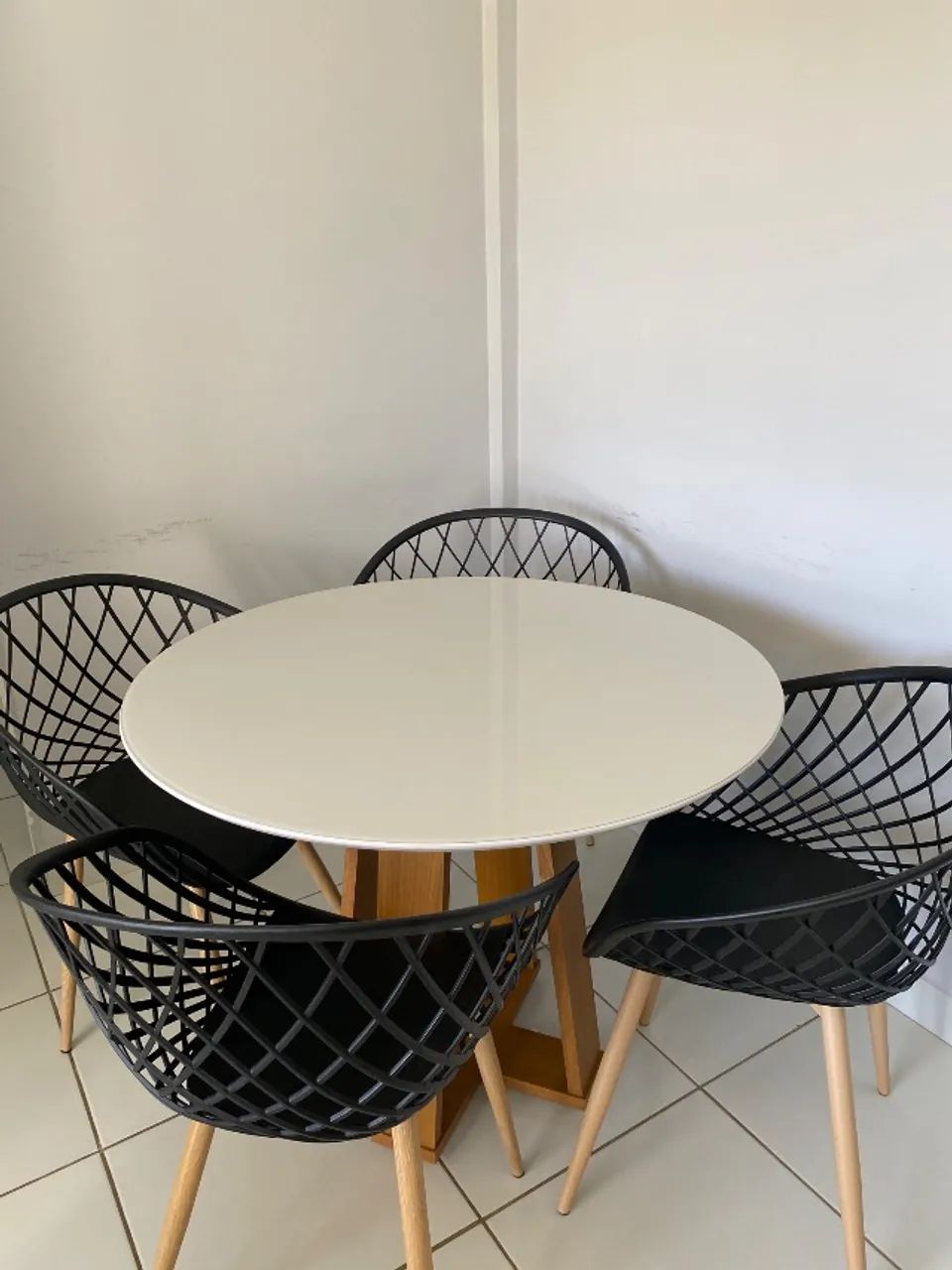 Mesa de jantar com 4 cadeiras Mobly