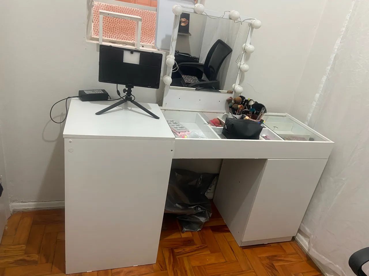 Penteadeira com espelho 