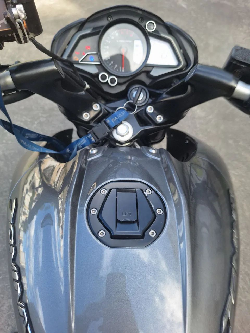 Bajaj Dominar 200 2025 - Foto 4
