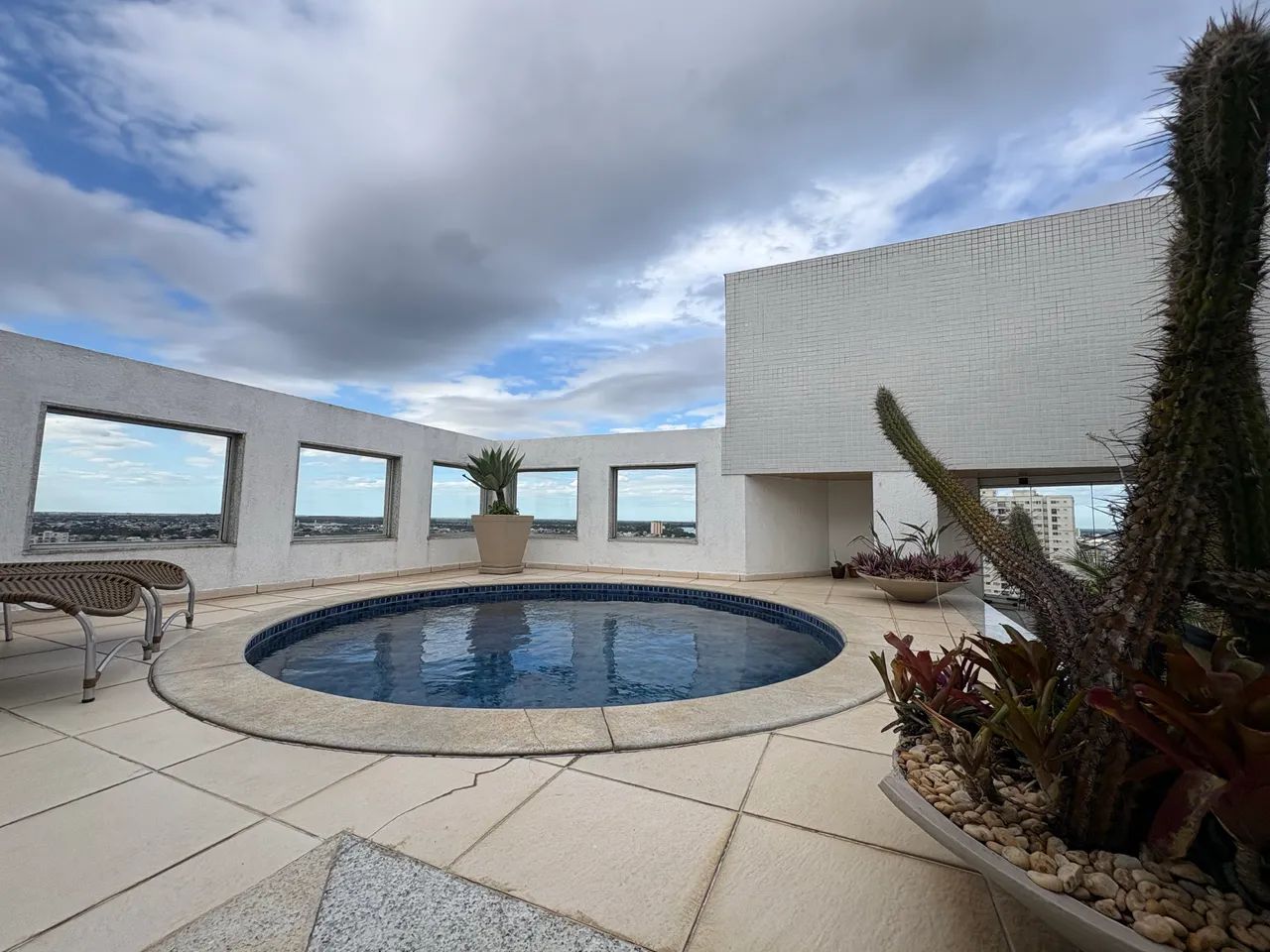 Alugo cobertura duplex com piscina privativa no Centro!