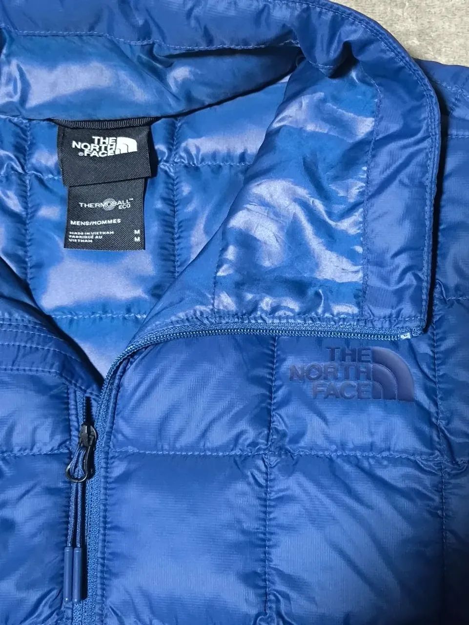 Jaqueta The North Face thermoball azul. - Foto 3