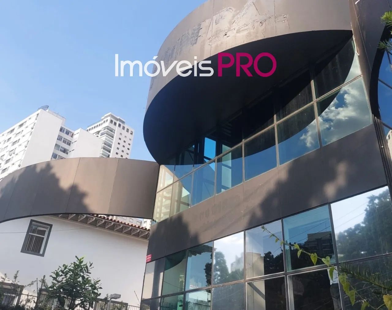 Ponto comercial na Av. Pacaembu com 500m²