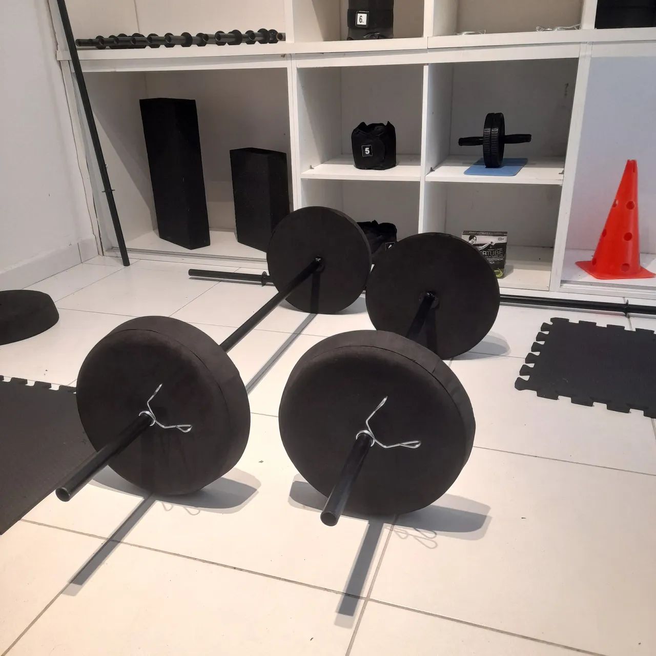 Barras com 20kg - Foto 2