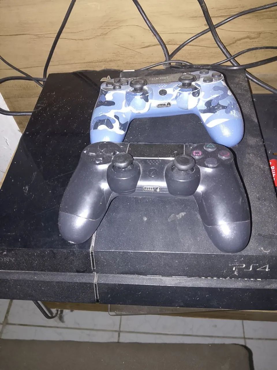 Ps4 2 controles + jogos - Foto 2