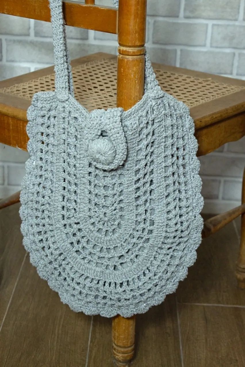 Bolsa tiracolo de crochê azul claro - Foto 2