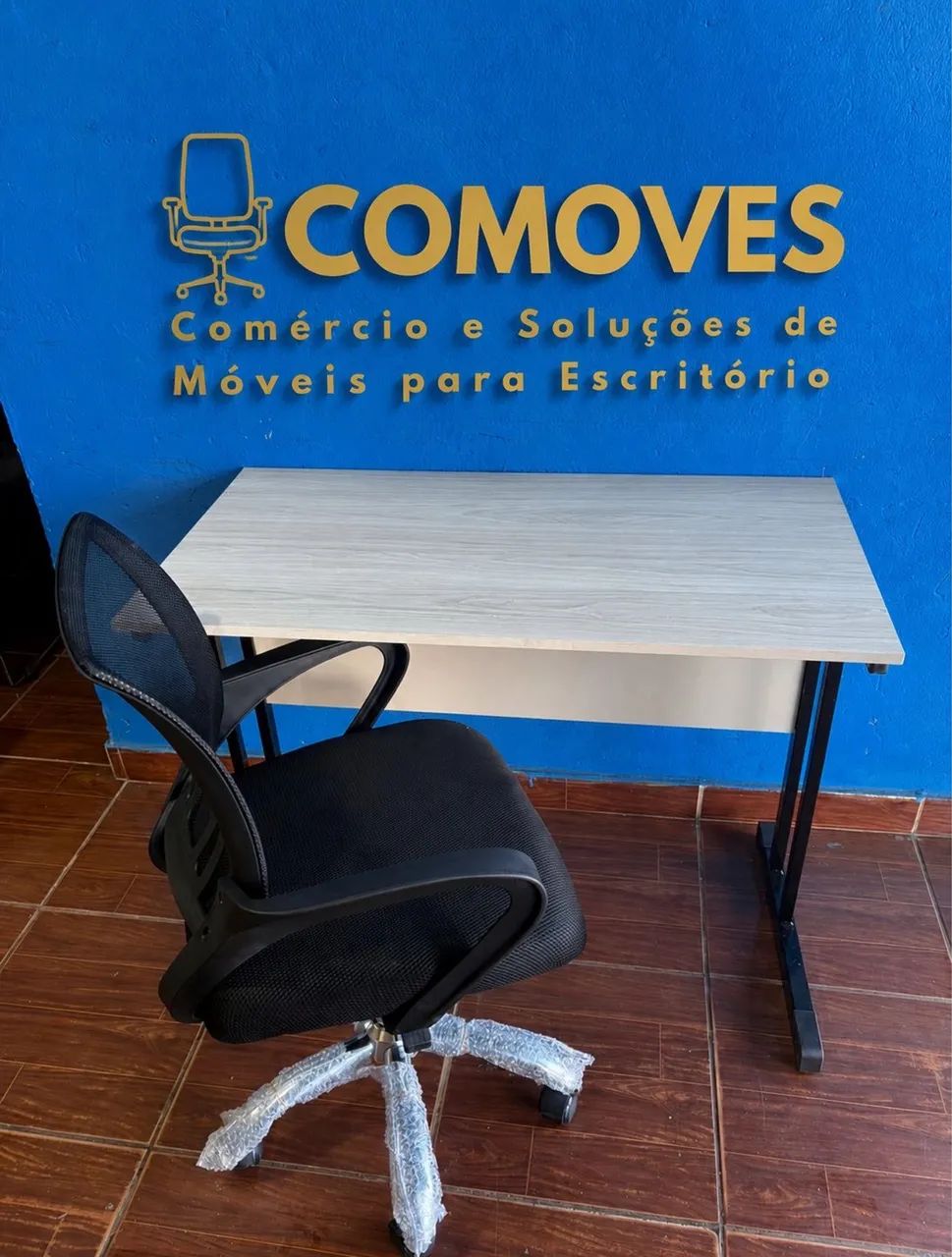 Mesa e cadeira 