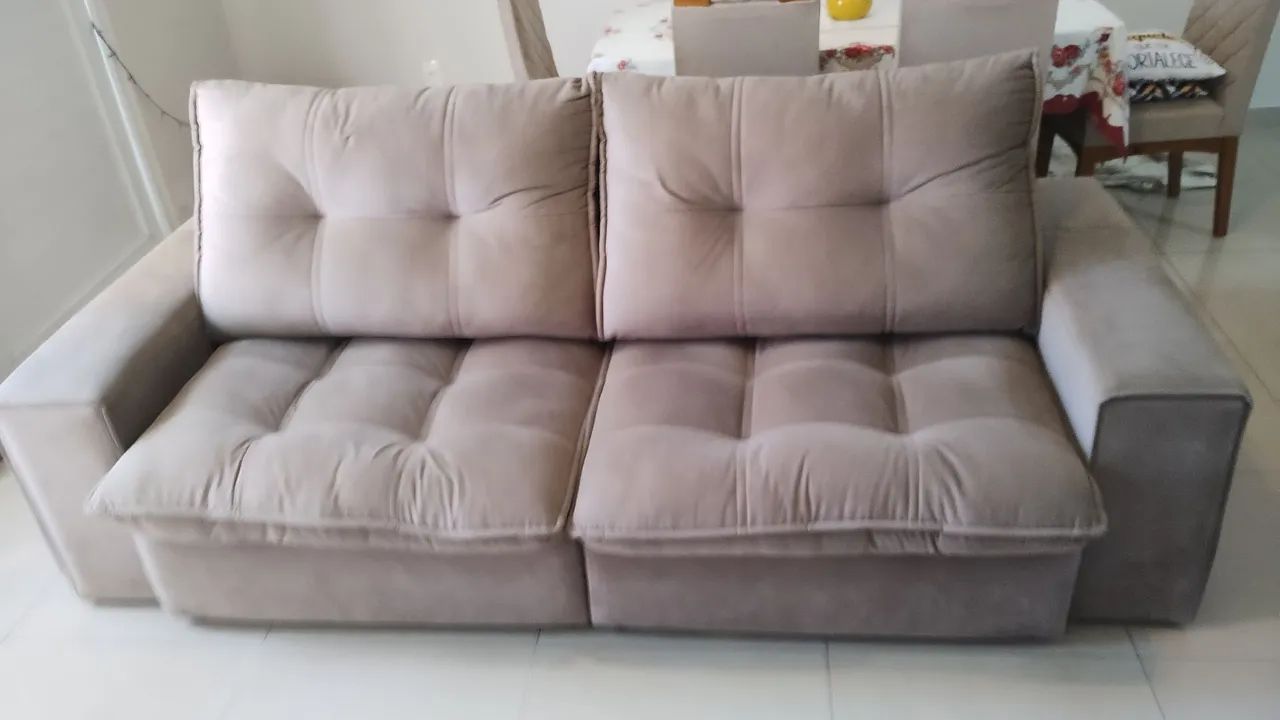 Sofá retrátil muito lindo 