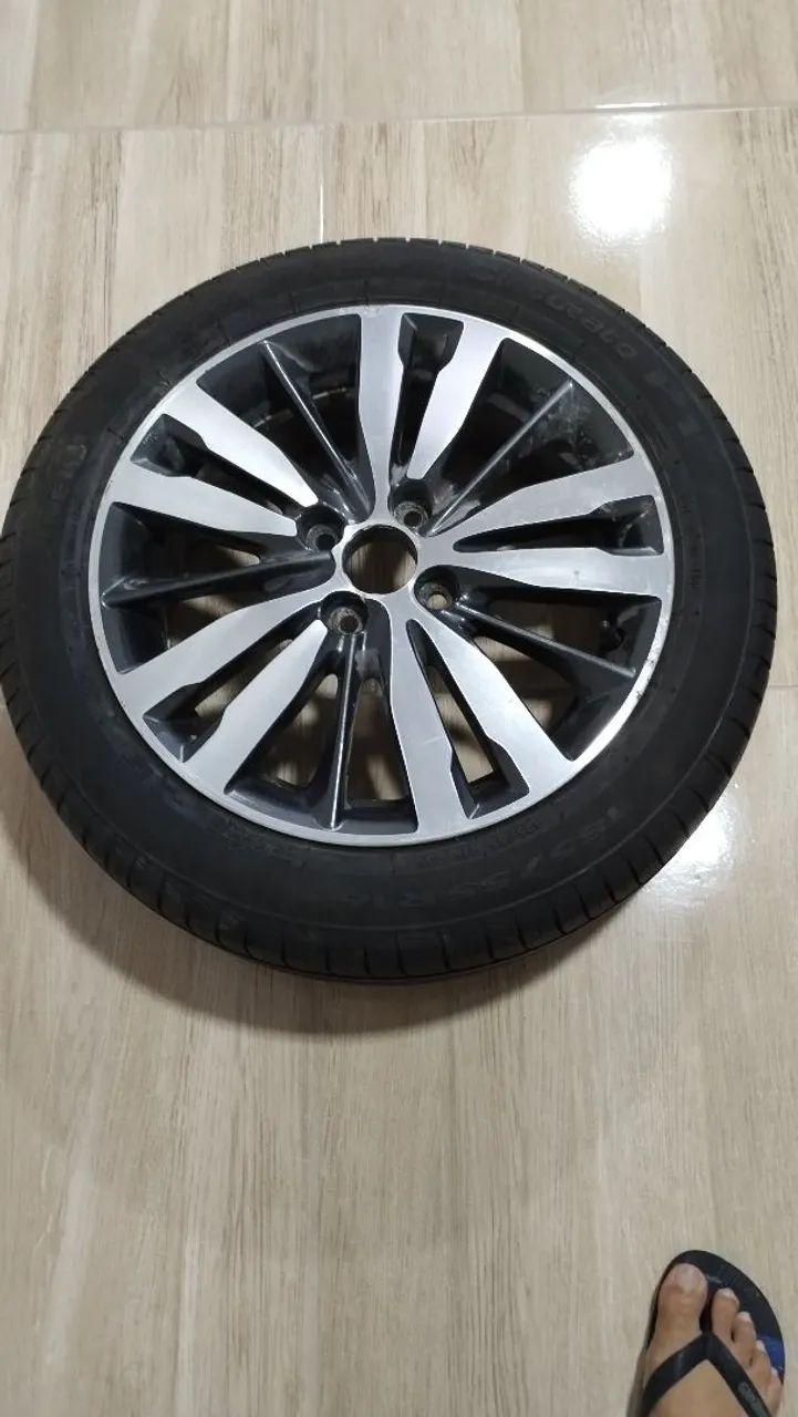 Roda com pneu 