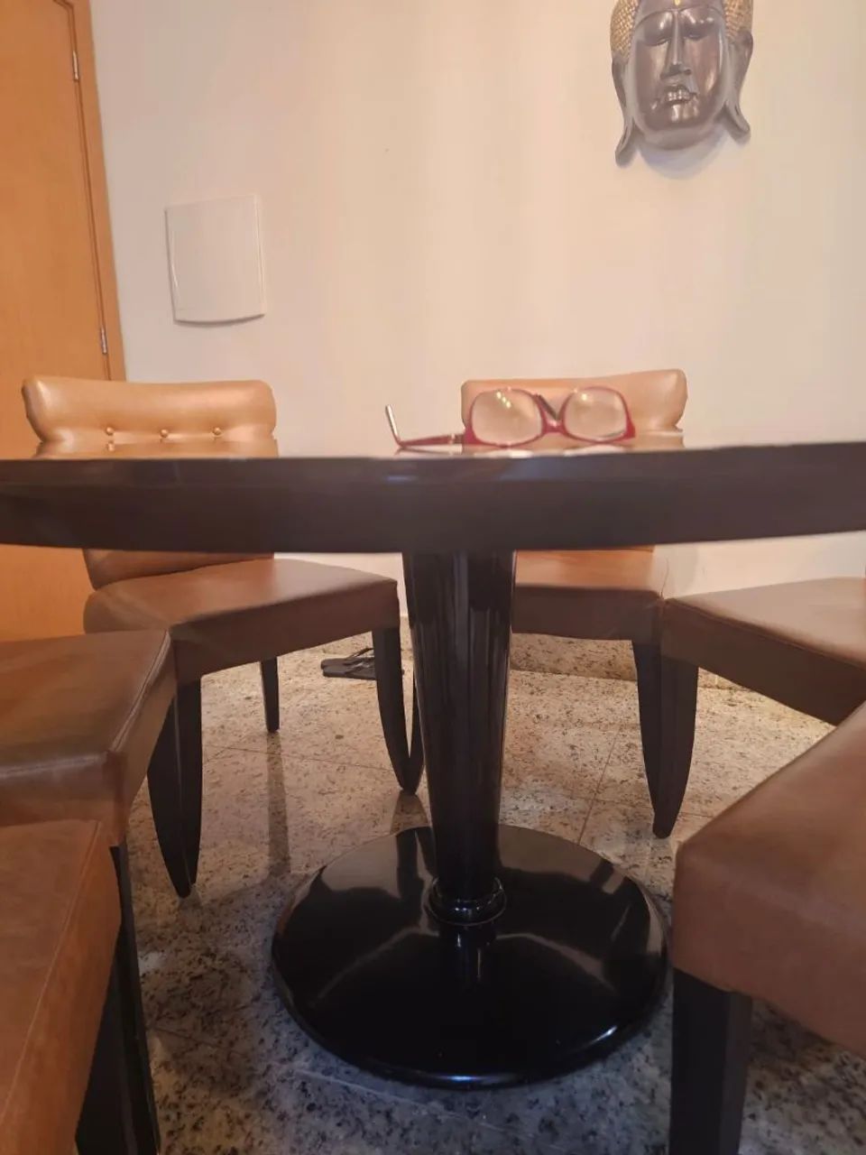 Mesa laqueada com 6 cadeiras em couro ecológico  - Foto 4
