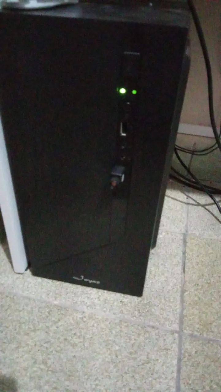 Computador e mesa - Foto 2