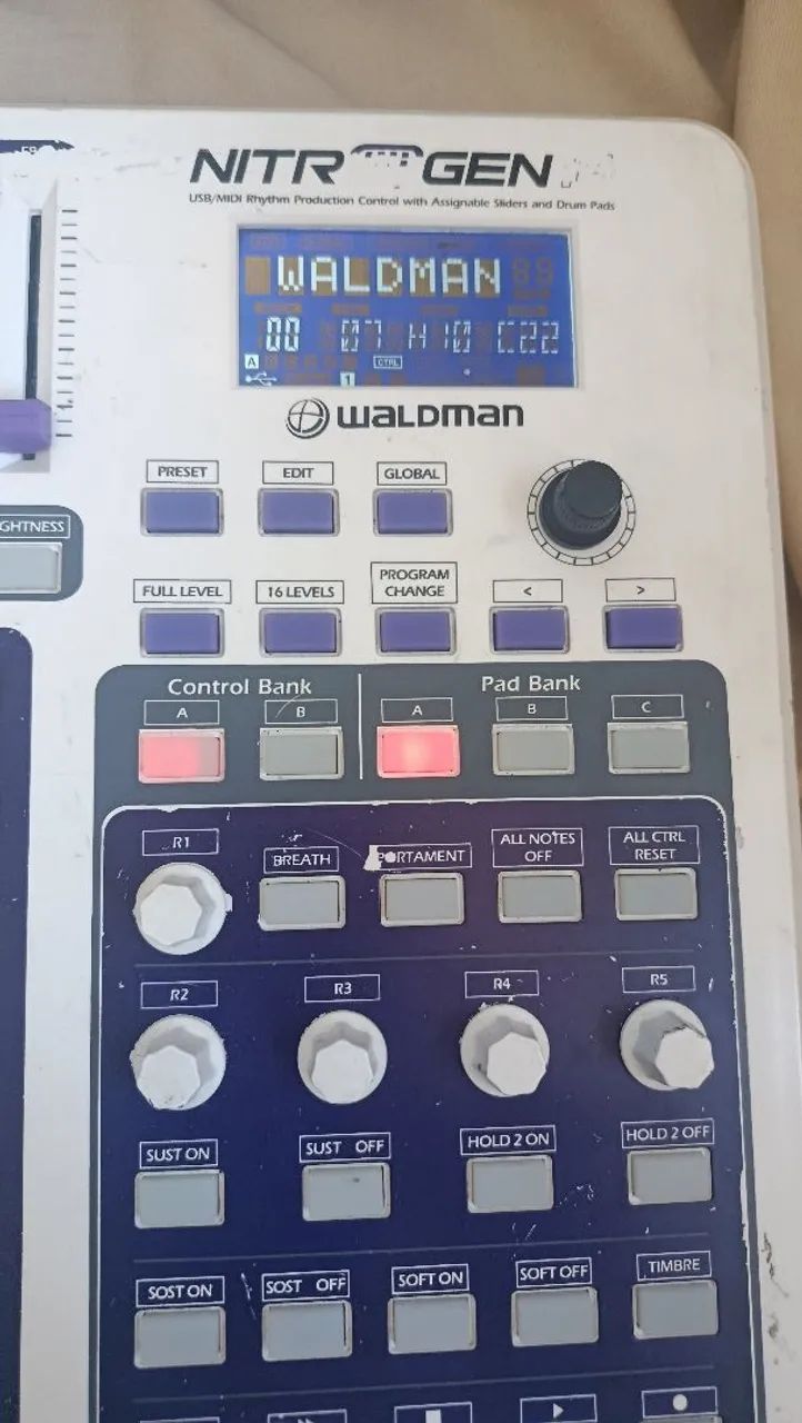 Mesa para DJ MPC MIDI  - Foto 3