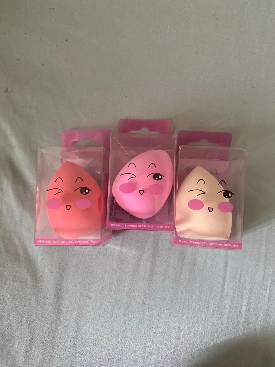 Três esponjas maquiagem