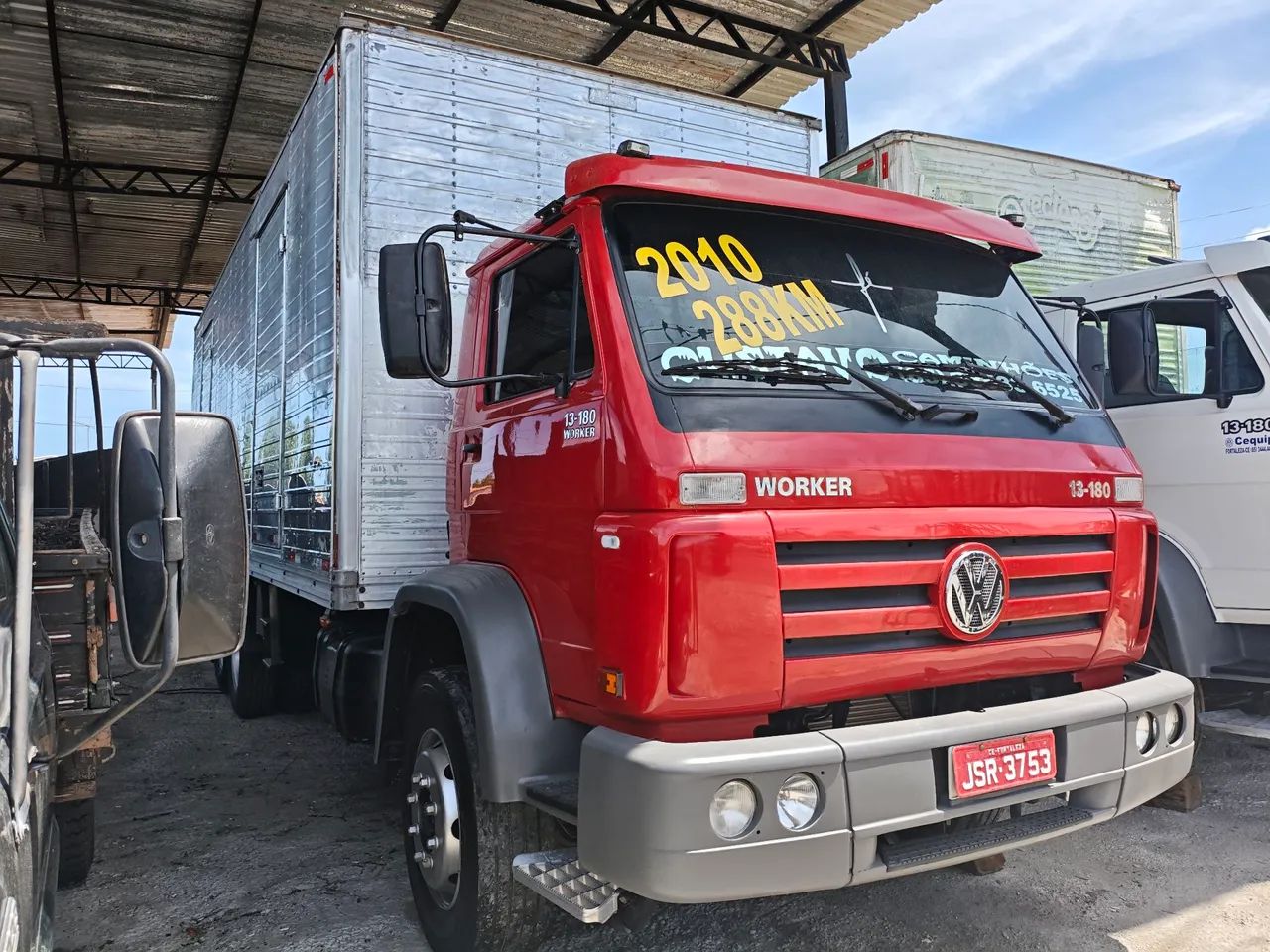 Volks 13180 2010 /  Truck Baú 8. Metros  - Foto 3