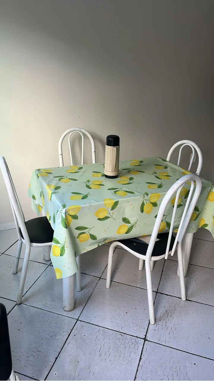 Mesa de Mármore com 4 cadeiras - Foto 2