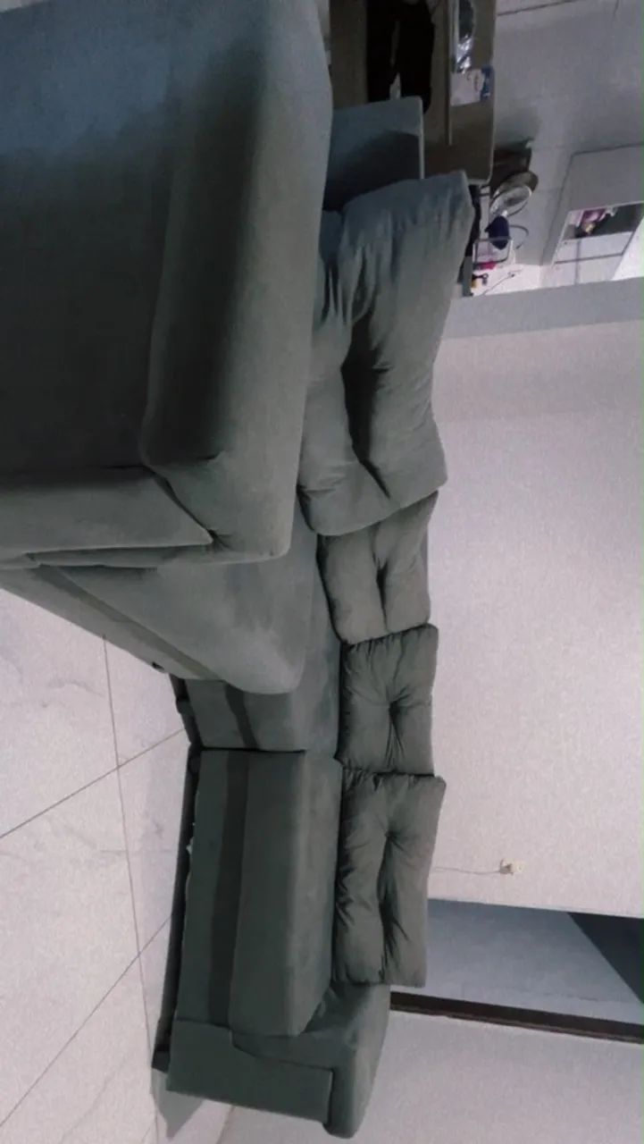 ? Sofá 5 lugares, chumbo, 4 almofadas soltas, 1 ano de uso. R$ 600! - Foto 2