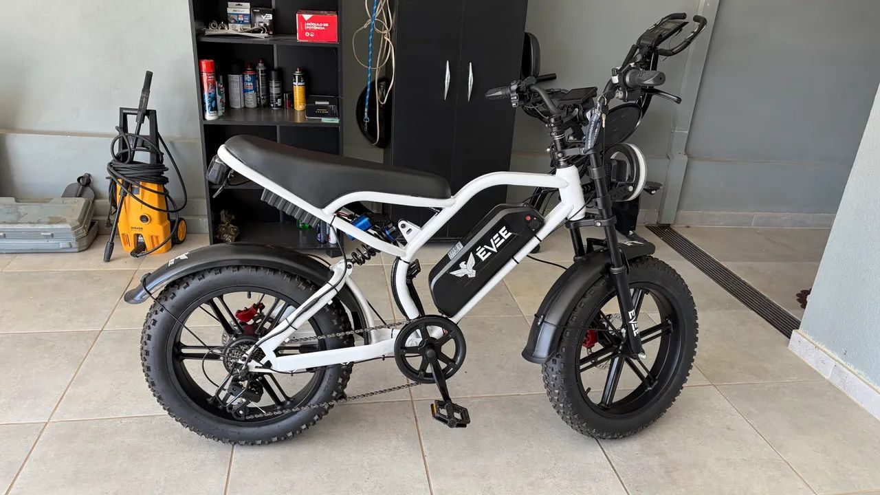 Bicicleta elétrica novíssima 