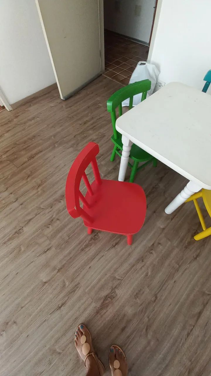 Mesa infantil com 4 cadeiras - Foto 4