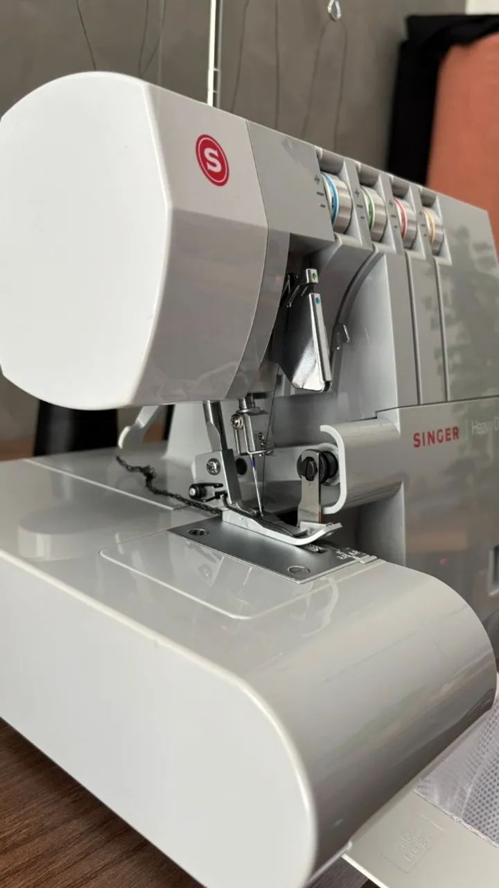 Máquina Costura Singer Overlock Heavy Duty completa na caixa poquíssimo usada - Foto 5