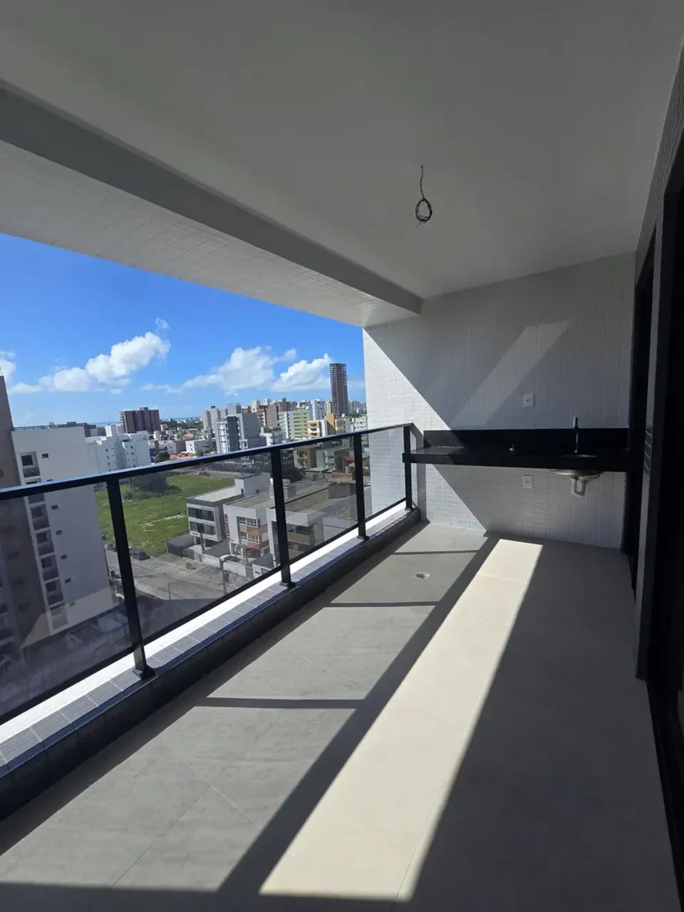 Bessa. 3 quartos sendo 2 suites. PRONTO para morar