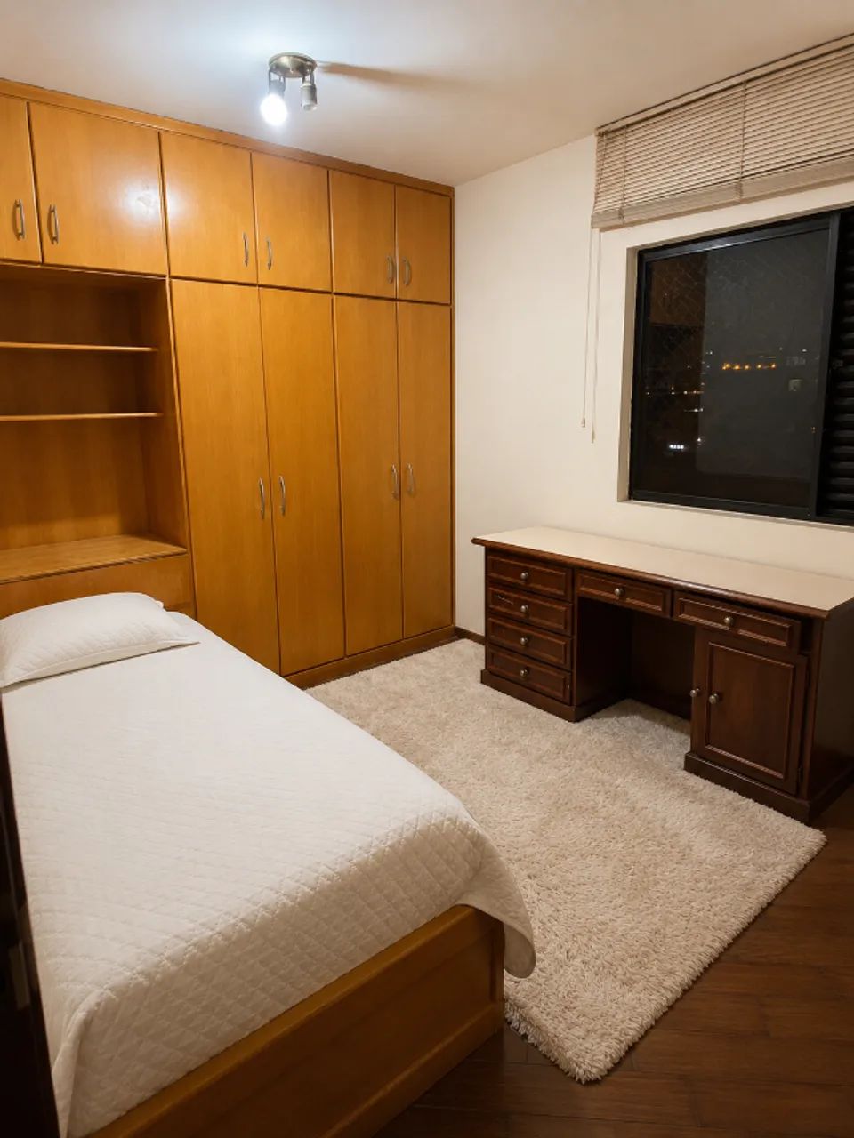     Quarto Feminino Mobiliado no Centro de Maringá | Ao Lado do Maringá Park - Foto 4