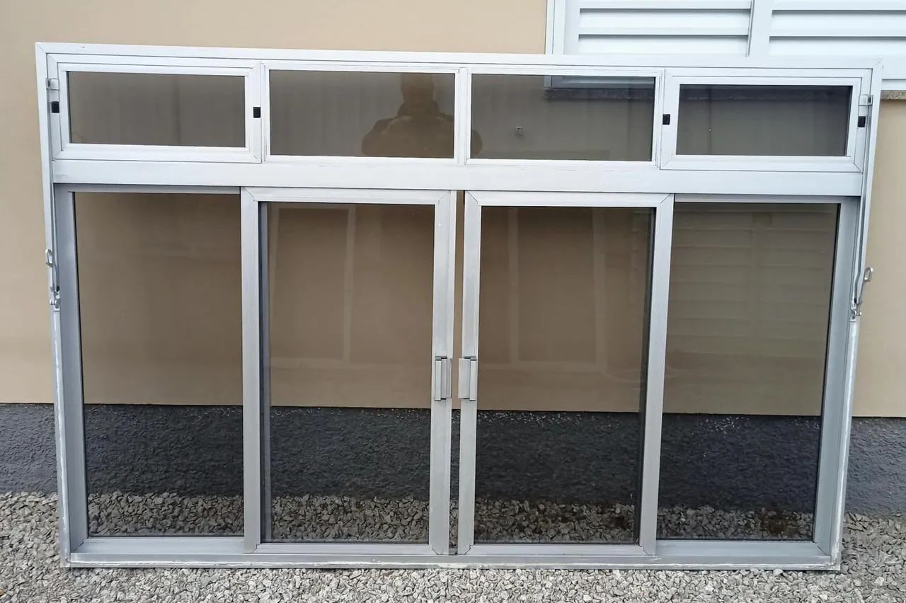 Vendo 2 janelas de alumínio completa 