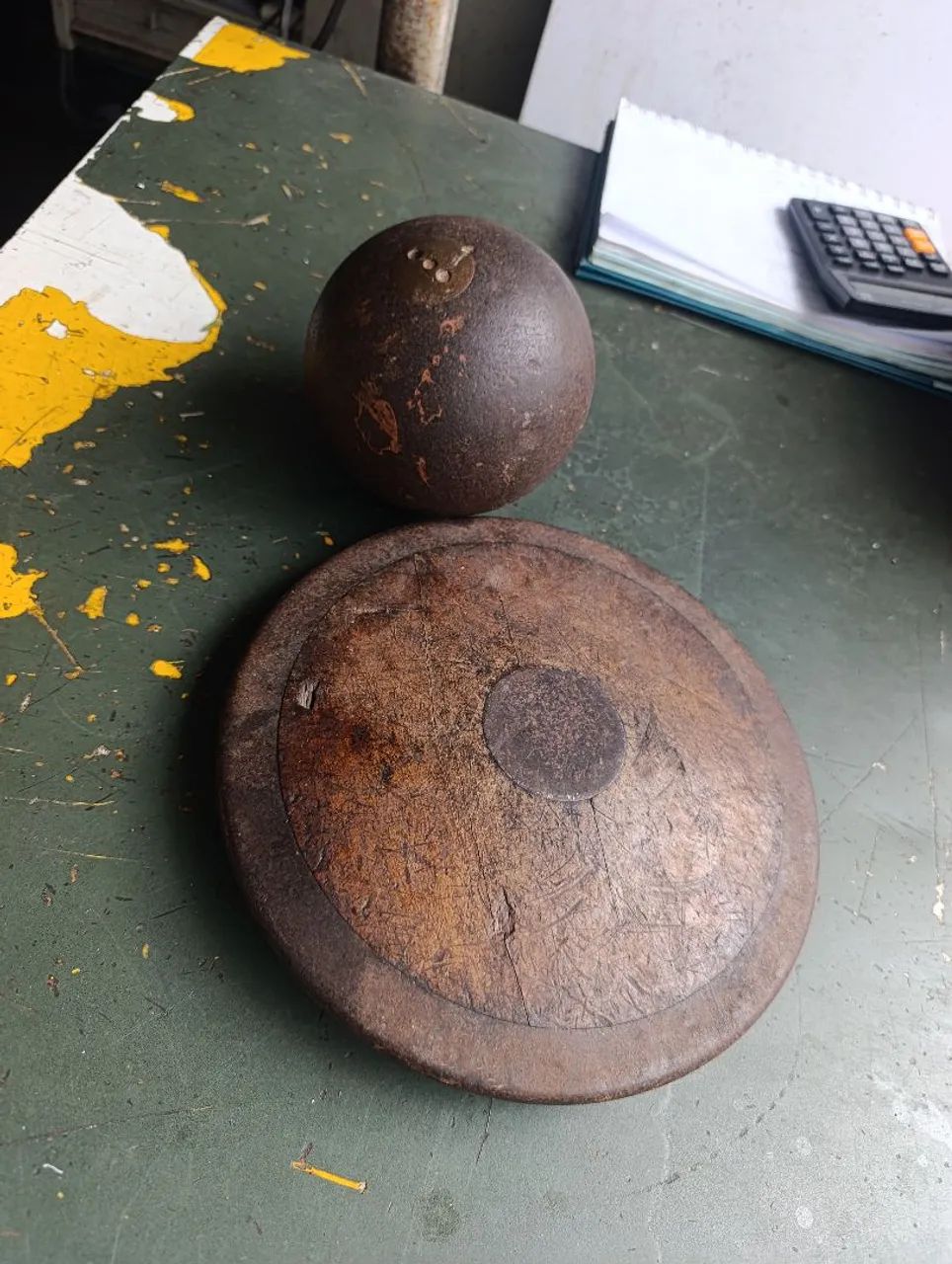 Disco e bola de arremesso atretismo antigos - Foto 2