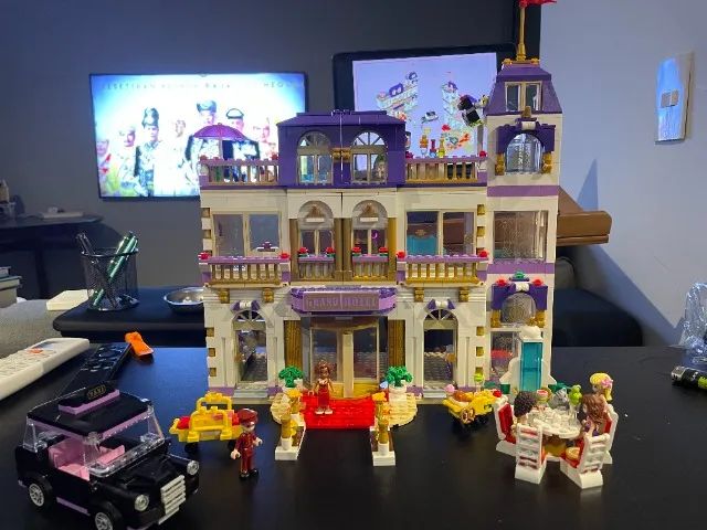 LEGO Friends - Heartlake Grand Hotel +  LEGO Disney - A Casa Mágica dos Madrigal