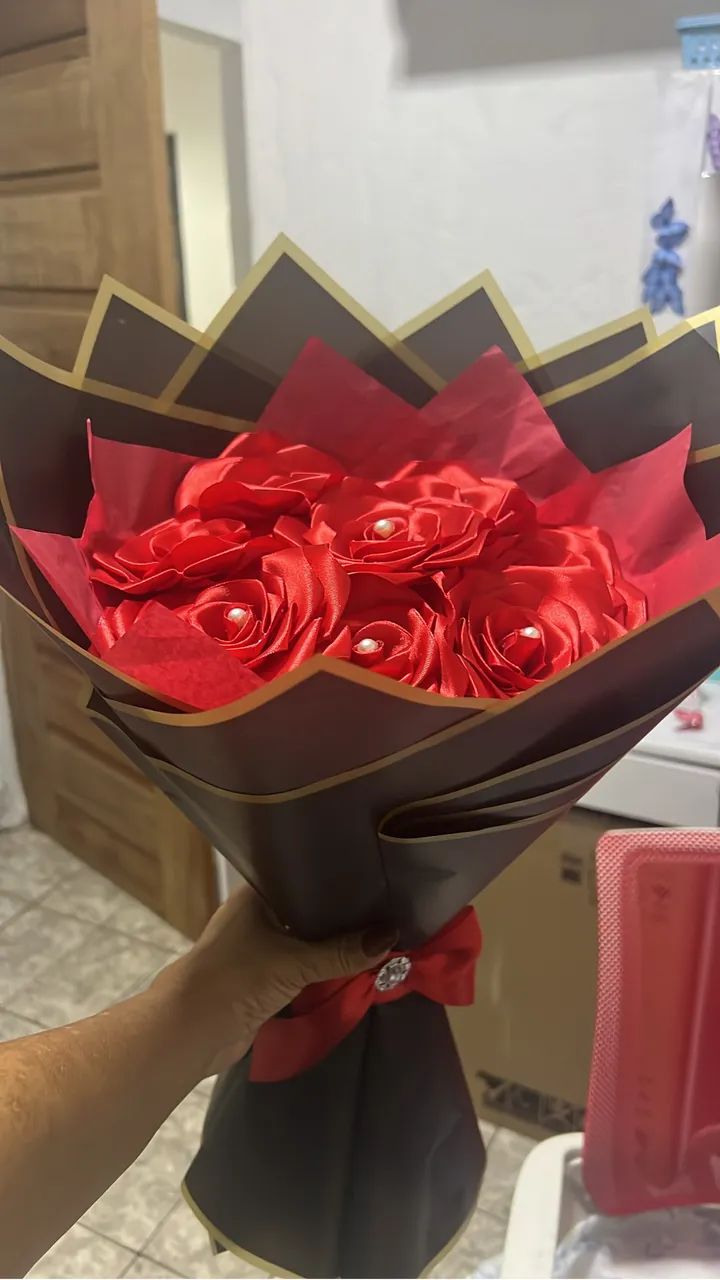 Buquês de rosas de cetim com 7 rosas  - Foto 2