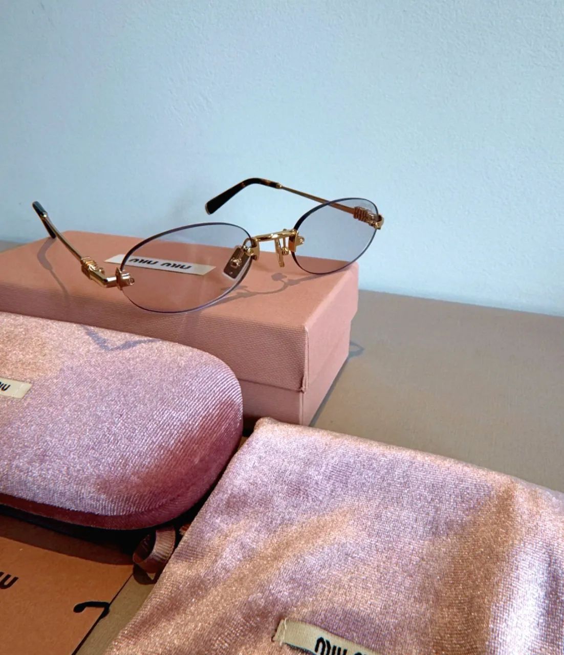 Óculos de Sol MiuMiu Três Peças Dourado - Foto 3